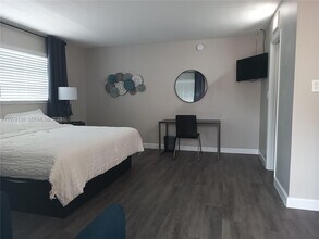 Building Photo - 507 SE 18th St