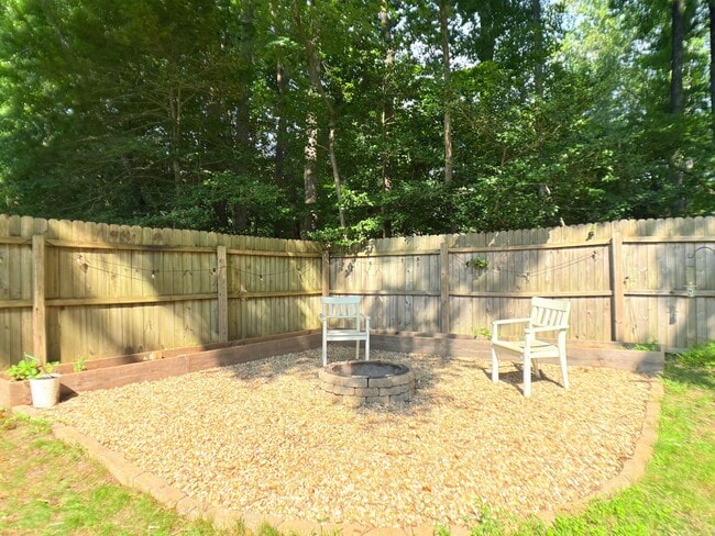 Building Photo - Large fenced in yard and Sun room!