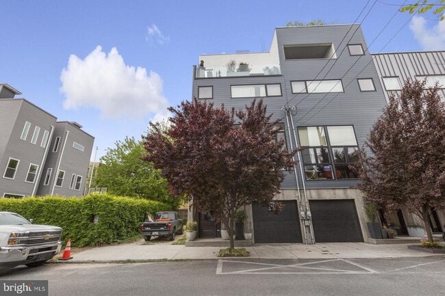 Building Photo - 1108 N Bodine St