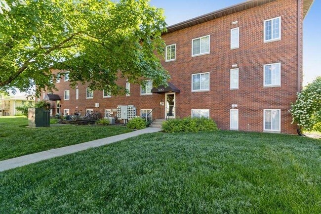 Building Photo - 515 Grandview Ct