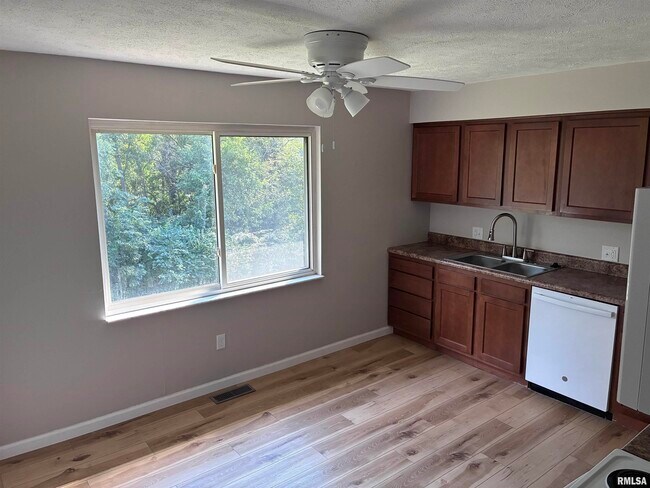 Building Photo - 30 Sundowner Ln
