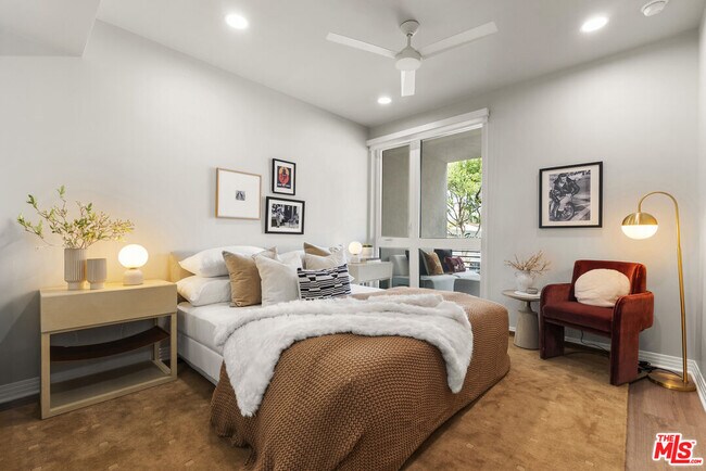 Building Photo - 7428 Santa Monica Blvd