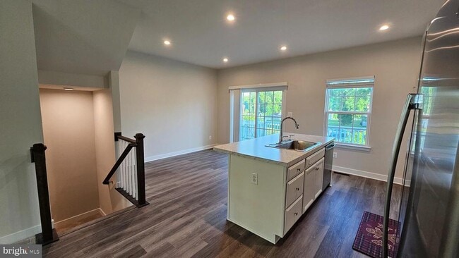 Building Photo - 2055 Rivers Dr