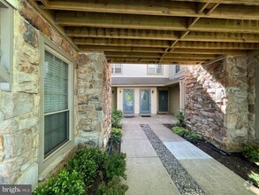 Building Photo - 708 Remington Ct