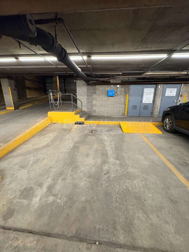 Building Photo - 888 Logan St