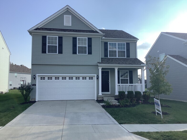 Primary Photo - 109 Sandburg Dr