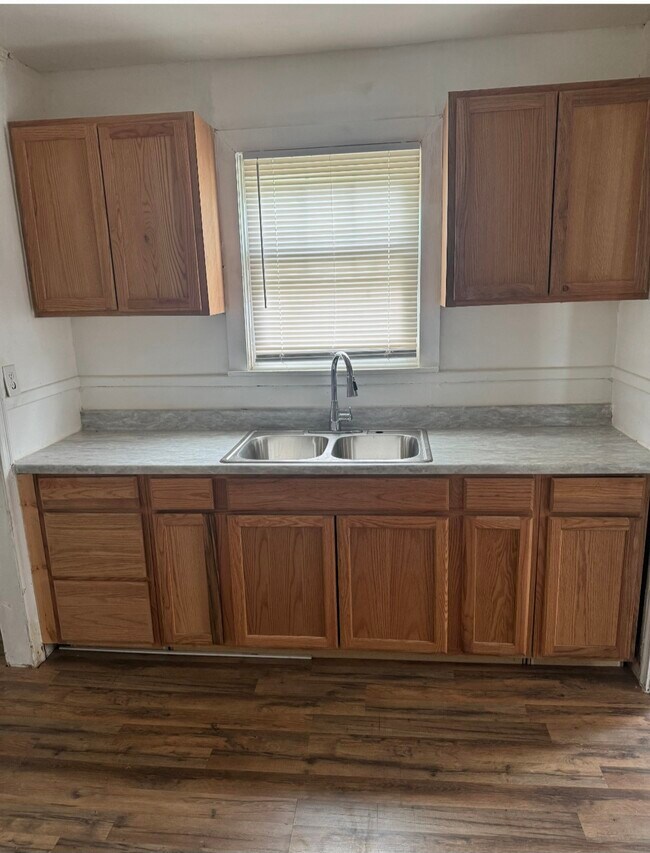 Building Photo - 1130 Sylvian Dr
