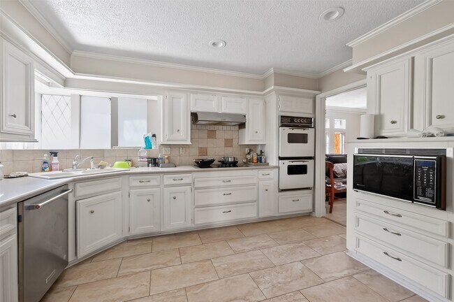 Building Photo - 11302 Hylander Dr