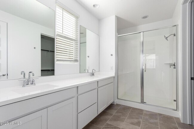 Building Photo - 3113 S 156th Ave