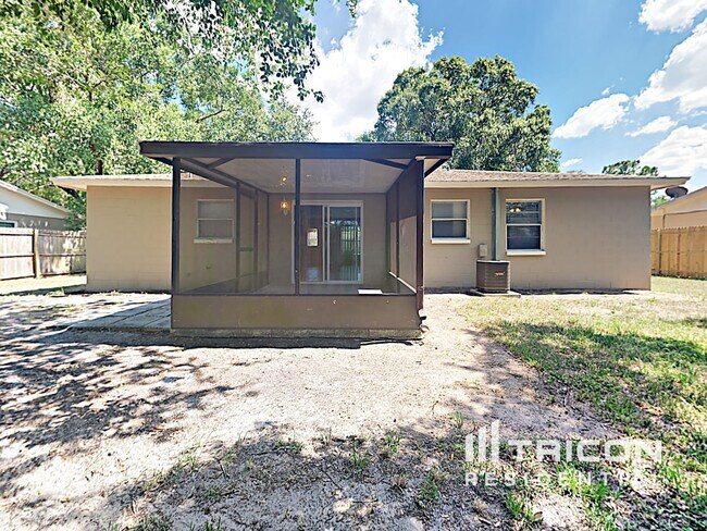 Building Photo - 704 Falkirk Ave