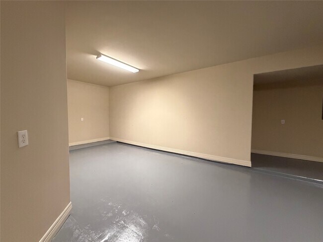 Building Photo - 5423 Lachlan Springs Ln