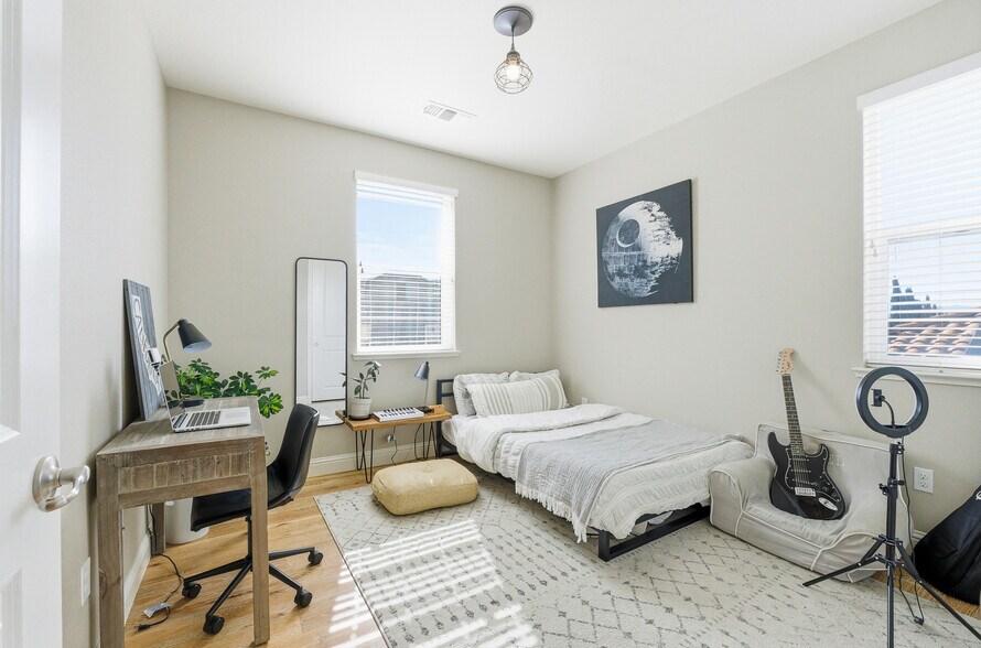 Building Photo - 3528 Ruby Pl