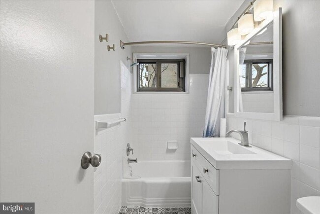 Building Photo - 1300 S Arlington Ridge Rd