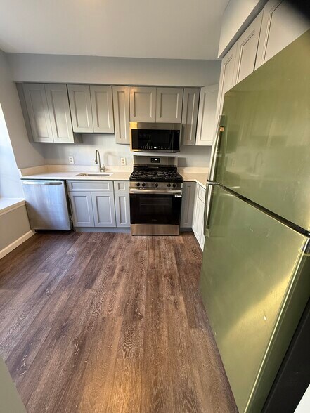 Building Photo - 713 Pinehurst Ct