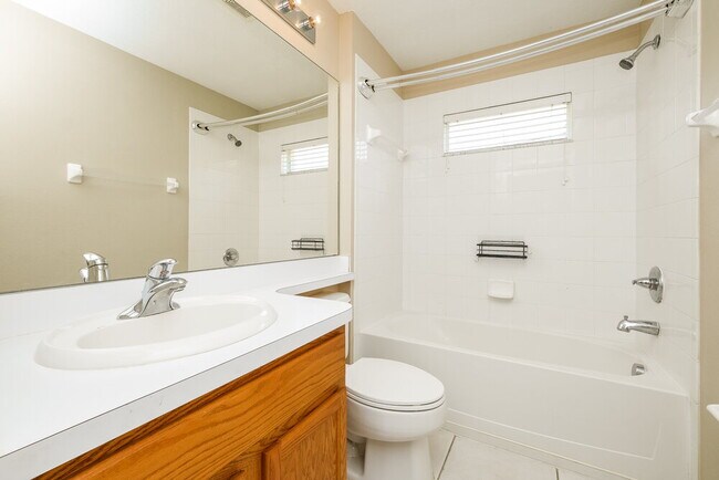 Building Photo - 13532 Fladgate Mark Dr