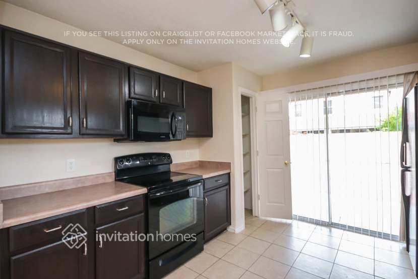 Building Photo - 13432 W Peck Dr