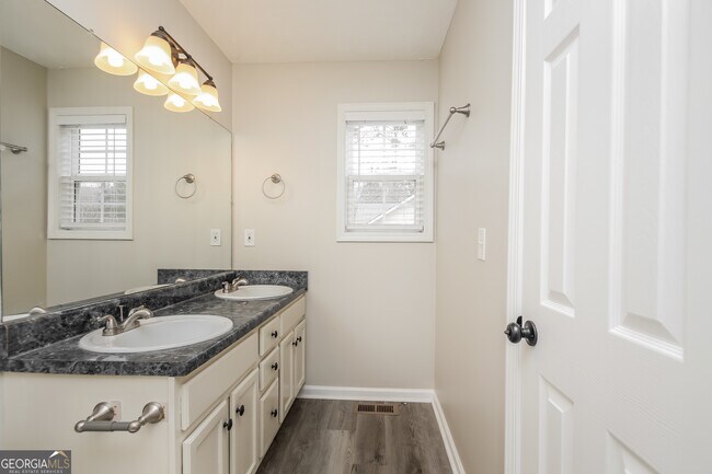 Building Photo - 34 Woodwind Dr