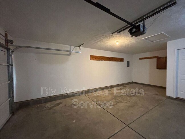 Building Photo - 490 Peyton Dr