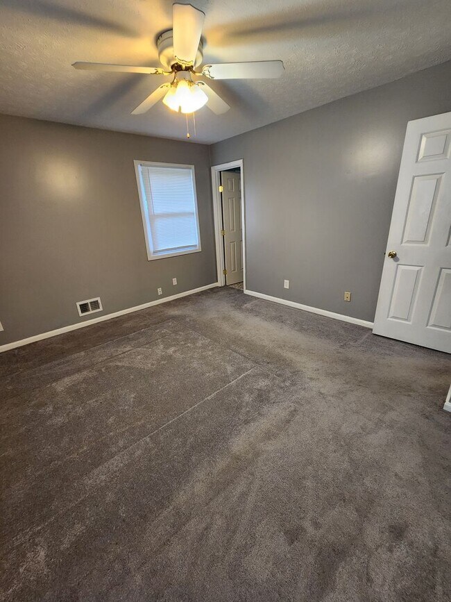 Building Photo - 3 Bedroom, 2 Bathroom Home