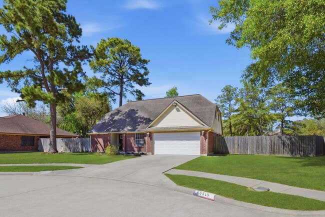 Building Photo - 8515 Leafdale Dr