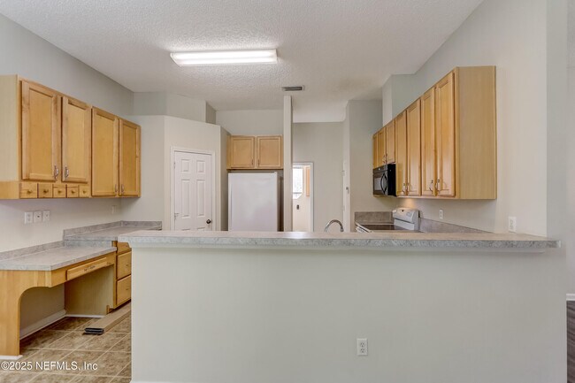 Building Photo - 749 Grand Parke Dr