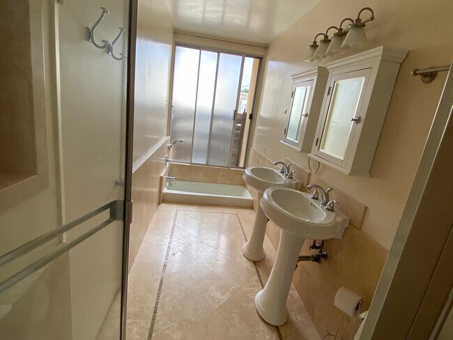 Building Photo - 947 15th St