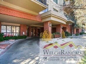 Building Photo - Spacious 2-Bedroom Condo in Prime Downtown Location!