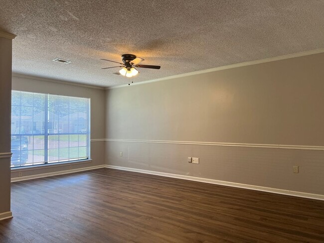 Building Photo - 1609 Rushing Cir