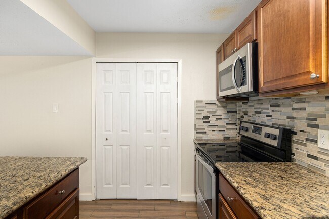 Building Photo - 22723 Braken Carter Ln