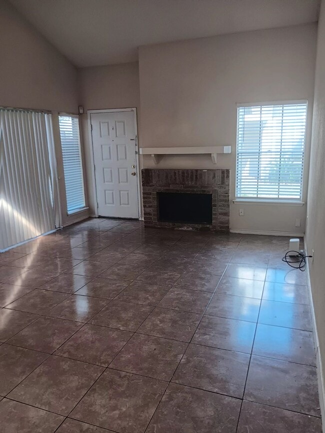 Building Photo - 11941 Bob White Dr