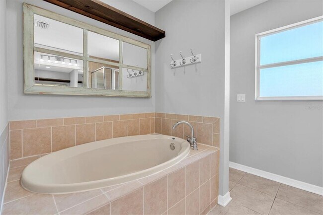 Building Photo - 1015 Windton Oak Dr