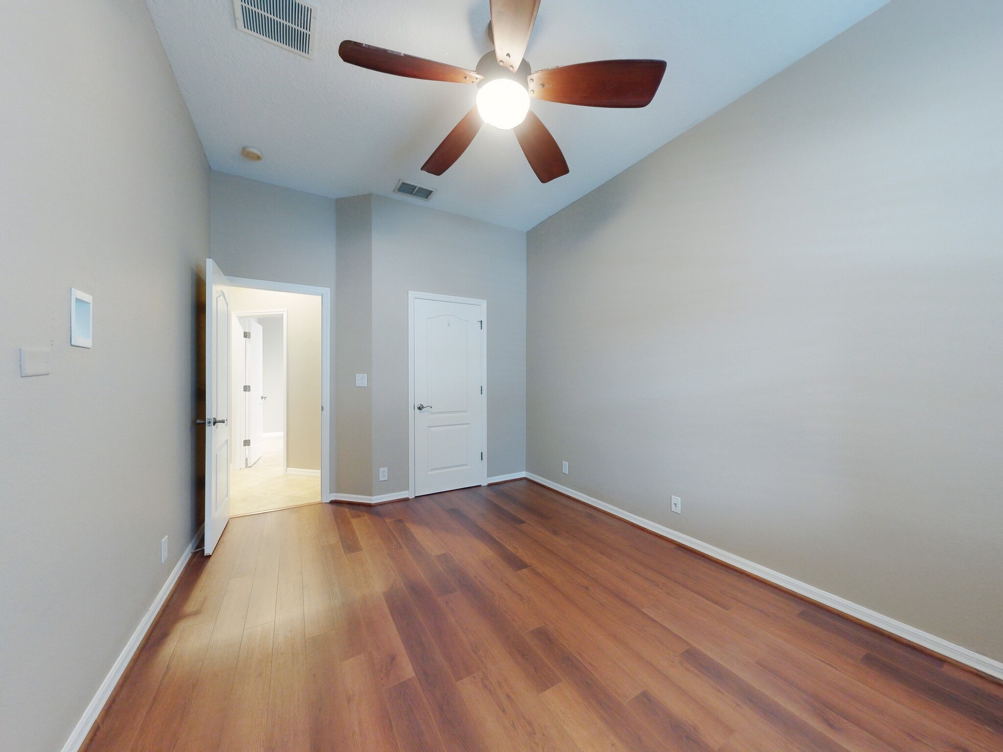 Building Photo - 610 Victoria Hills Dr