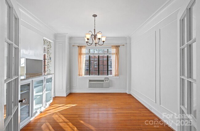 Building Photo - 301 W 10th St