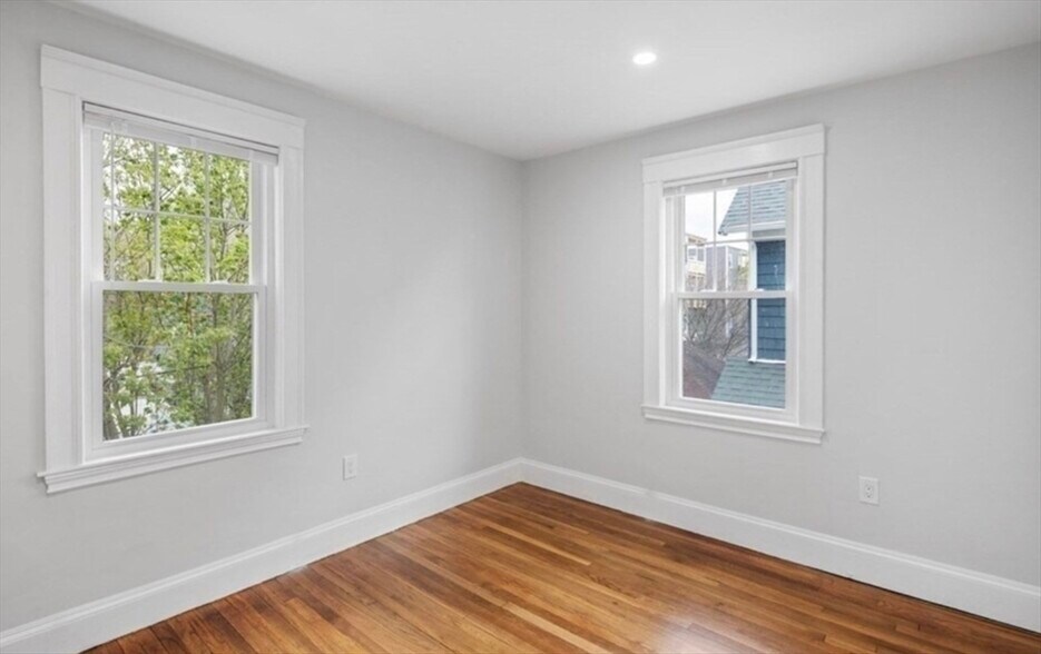 Building Photo - 79 Lenoxdale Ave