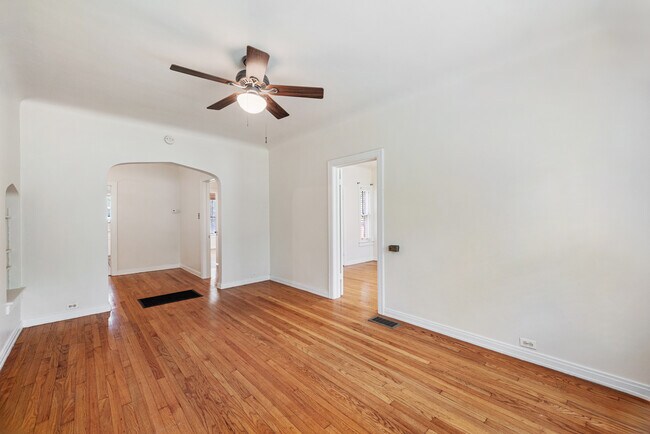 Building Photo - Huisache