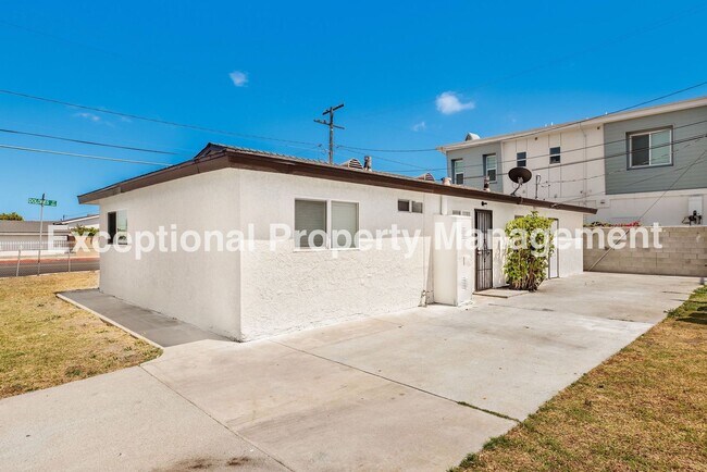 Building Photo - Ready to move in 2 bedroom 1 bath home