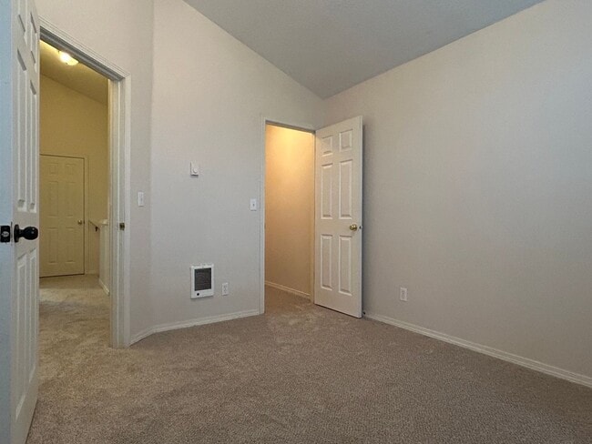 Building Photo - Three Bedroom Duplex