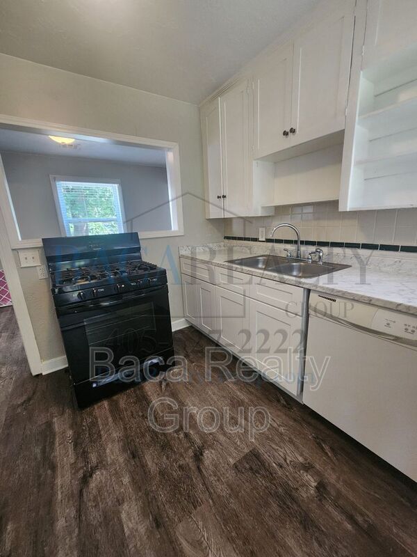 Building Photo - 522 Iowa St