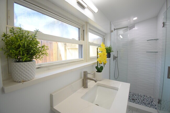 Building Photo - 3541 NW 37th Ave