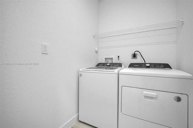 Building Photo - 142 SW 171st Ave