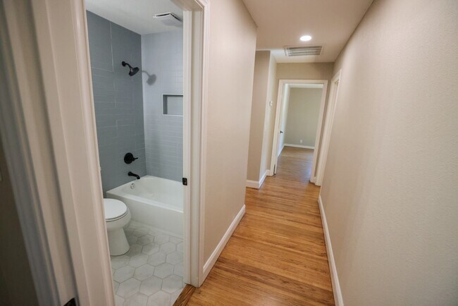 Building Photo - 5008 Penrose Ave