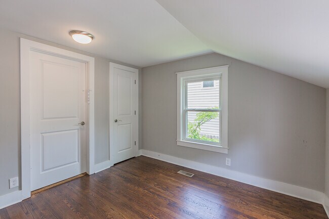 Building Photo - 3353 Van Buren St