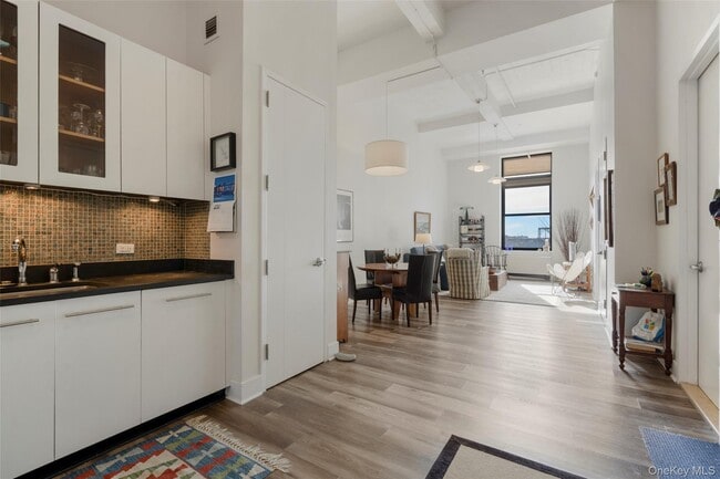 Building Photo - 25 Leroy Pl