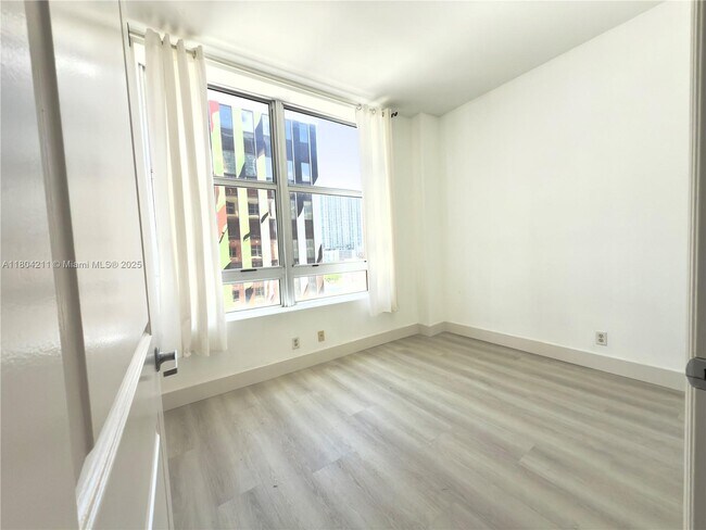 Building Photo - 111 E Flagler St