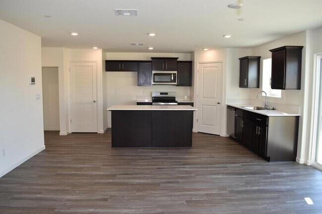 Building Photo - 4523 Iris Ct