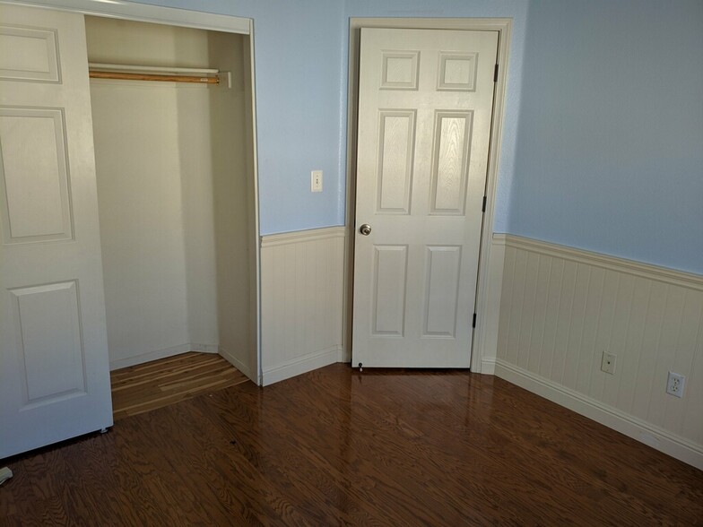 Blue Room Available May 1st - 7106 Pelican St
