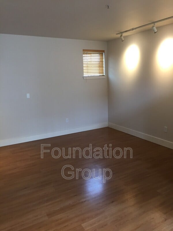 Building Photo - 4038 Stone Way N