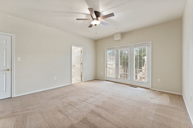 Building Photo - Commuter's Dream! Stylish 3-Bedroom Condo ...