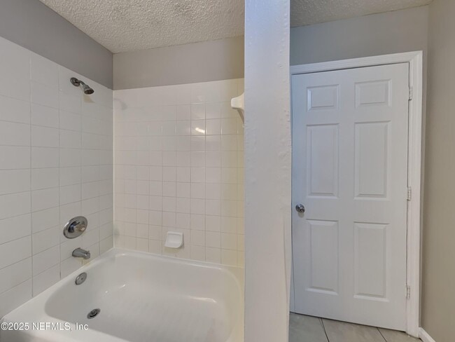 Building Photo - 938 Cherry Point Way