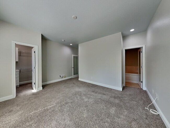 Building Photo - 3816 Haskell Ct